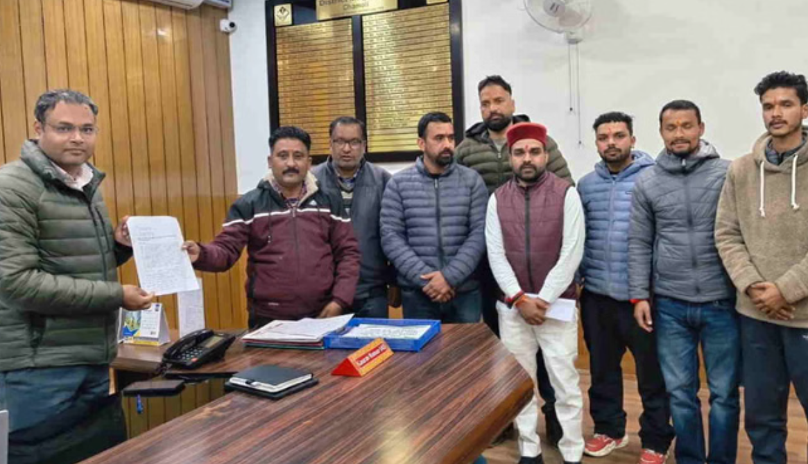 निर्माणाधीन भवन में नमाज पढ़ने का वीडियो वायरल, दोनों पक्षों को बुलाकर की वार्ता, प्रशासन सतर्क