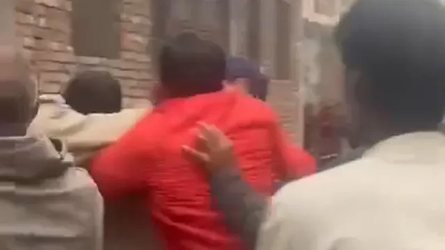 हरिद्वार में बिजली चोरी पकड़ने गई ऊर्जा निगम की विजिलेंस टीम को लोगों ने घेर का पीटा, हंगामा