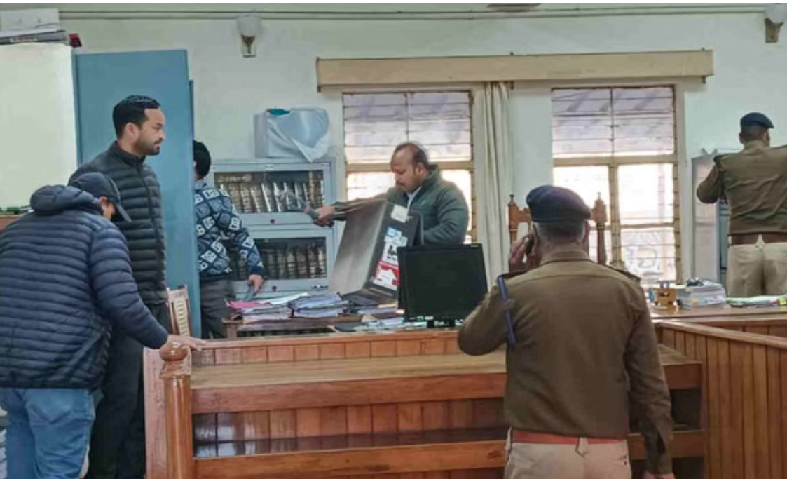 नई टिहरी जिला न्यायालय में बम होने की मिली सूचना, पुलिस और LIU की टीम अलर्ट, खंगाला पूरा कोर्ट