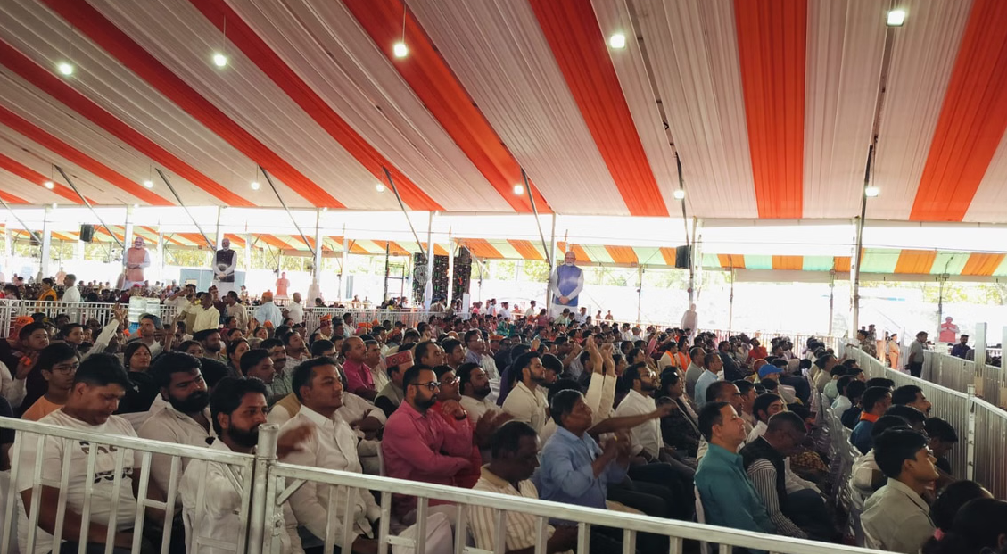 डाट काली मंदिर में की पीएम ने पूजा, बच्चियों ने सुनाया महिषासुरमर्दिनी स्तोत्रम्