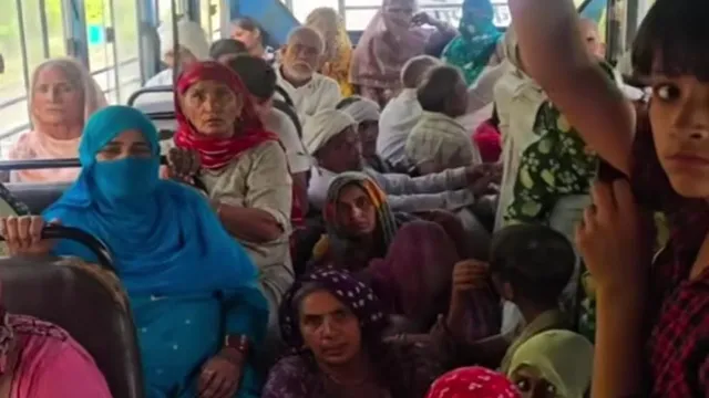 चारधाम की बस में बुरी तरह ठूंसे थे यात्री, अंदर का दृश्य देख अधिकारी-कर्मी हैरान
