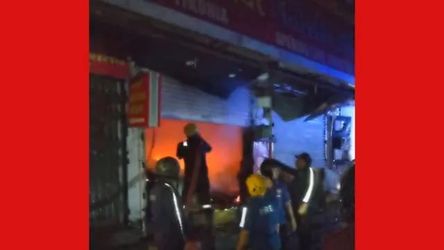हल्द्वानी की वाइन शॉप में लगी भीषण आग: 8 करोड़ का नुकसान, दमकल की तीन गाड़ियों ने पाया काबू