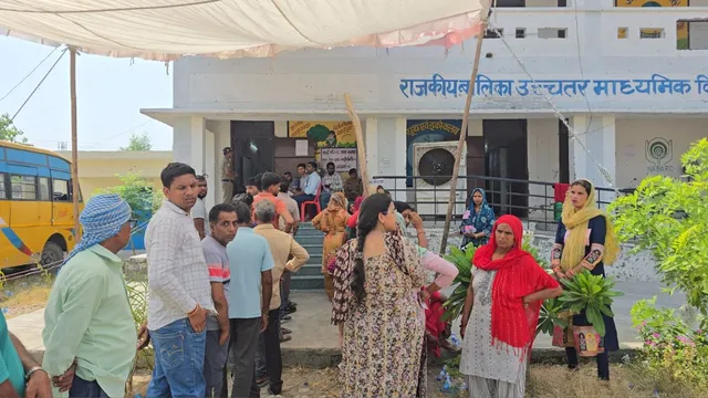 नगर पालिका नरेंद्रनगर के चुनाव में मतदान जारी, मतपेटिकाओं में बंद होगा प्रत्याशियों के भाग्य का फैसला